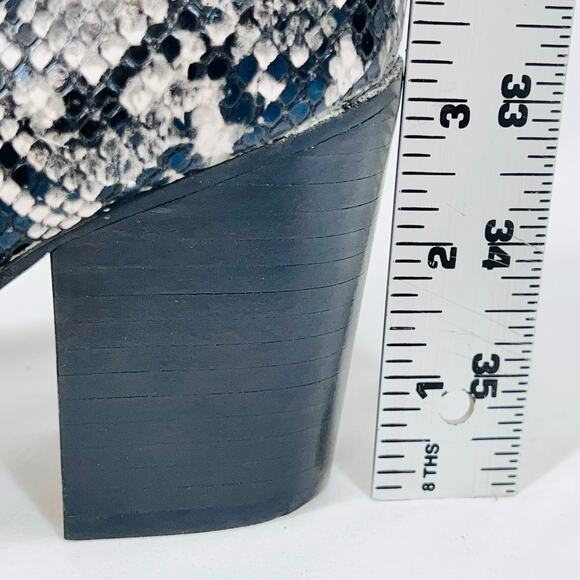 Steve Madden Dallas Reptile Print Zip Ankle Boots Size 8M Western Heels Used - Picture 10 of 10